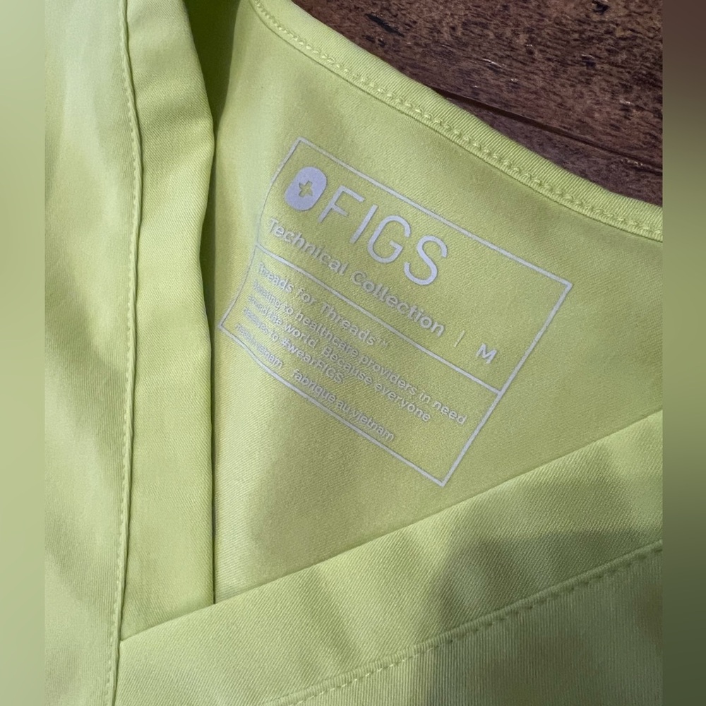 FIGS Citrine Scrubs Set-Med Top/Lg Jogger EUC - Picture 4 of 9